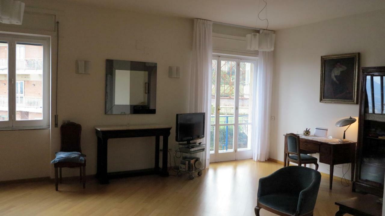 Spacious Panoramic Apartment - Half Way Center-Vomero District Napoli Eksteriør billede