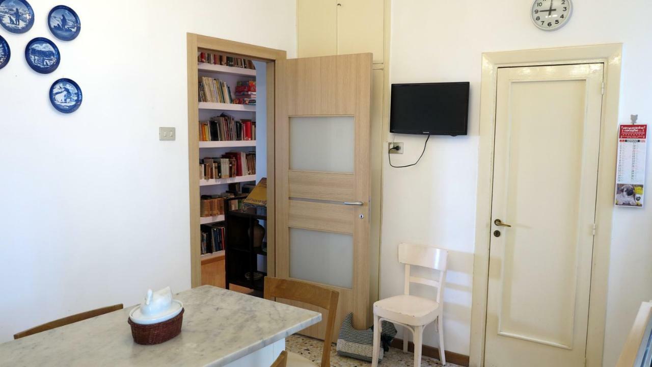 Spacious Panoramic Apartment - Half Way Center-Vomero District Napoli Eksteriør billede