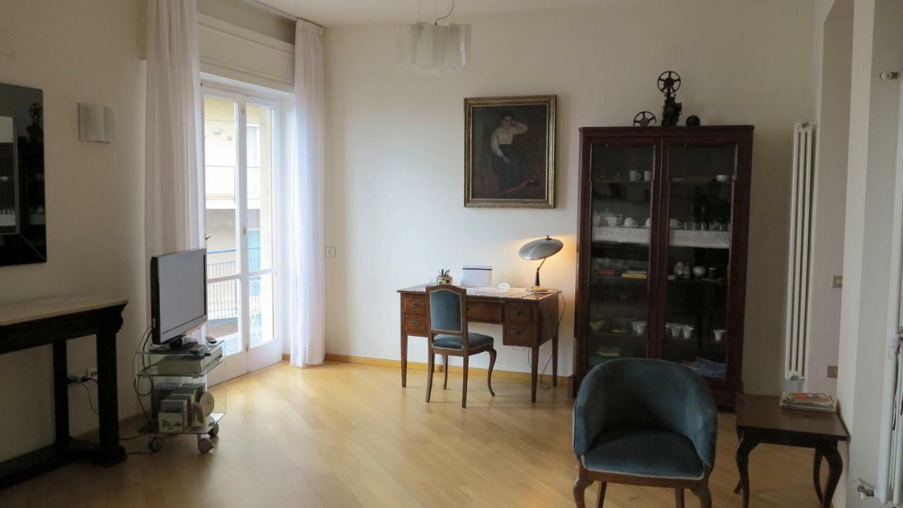 Spacious Panoramic Apartment - Half Way Center-Vomero District Napoli Eksteriør billede