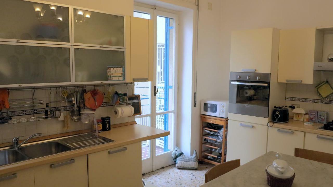 Spacious Panoramic Apartment - Half Way Center-Vomero District Napoli Eksteriør billede